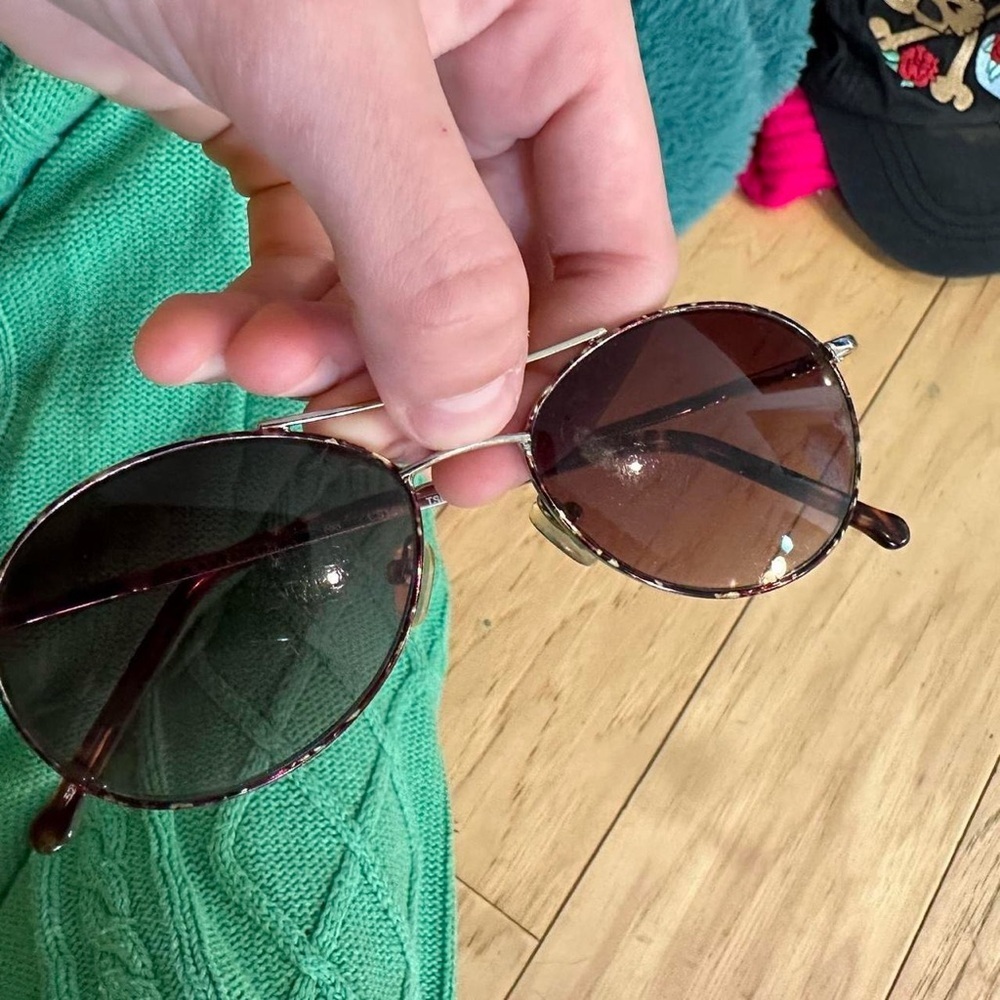 Elegant Tortoise Shell Sunglasses